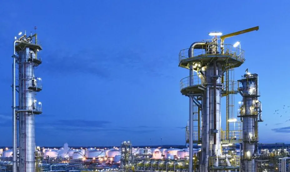 Digital twin oil refinery